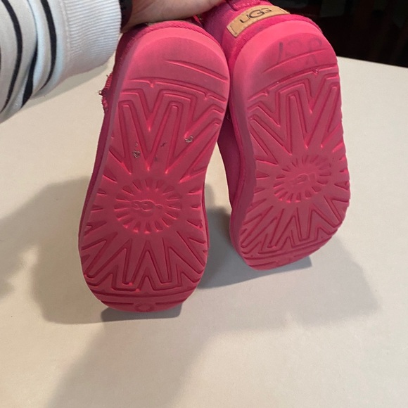 UGG ULTRA MINI Boots Booties Dark Peony GUC Womens Sz 6 - Picture 11 of 13